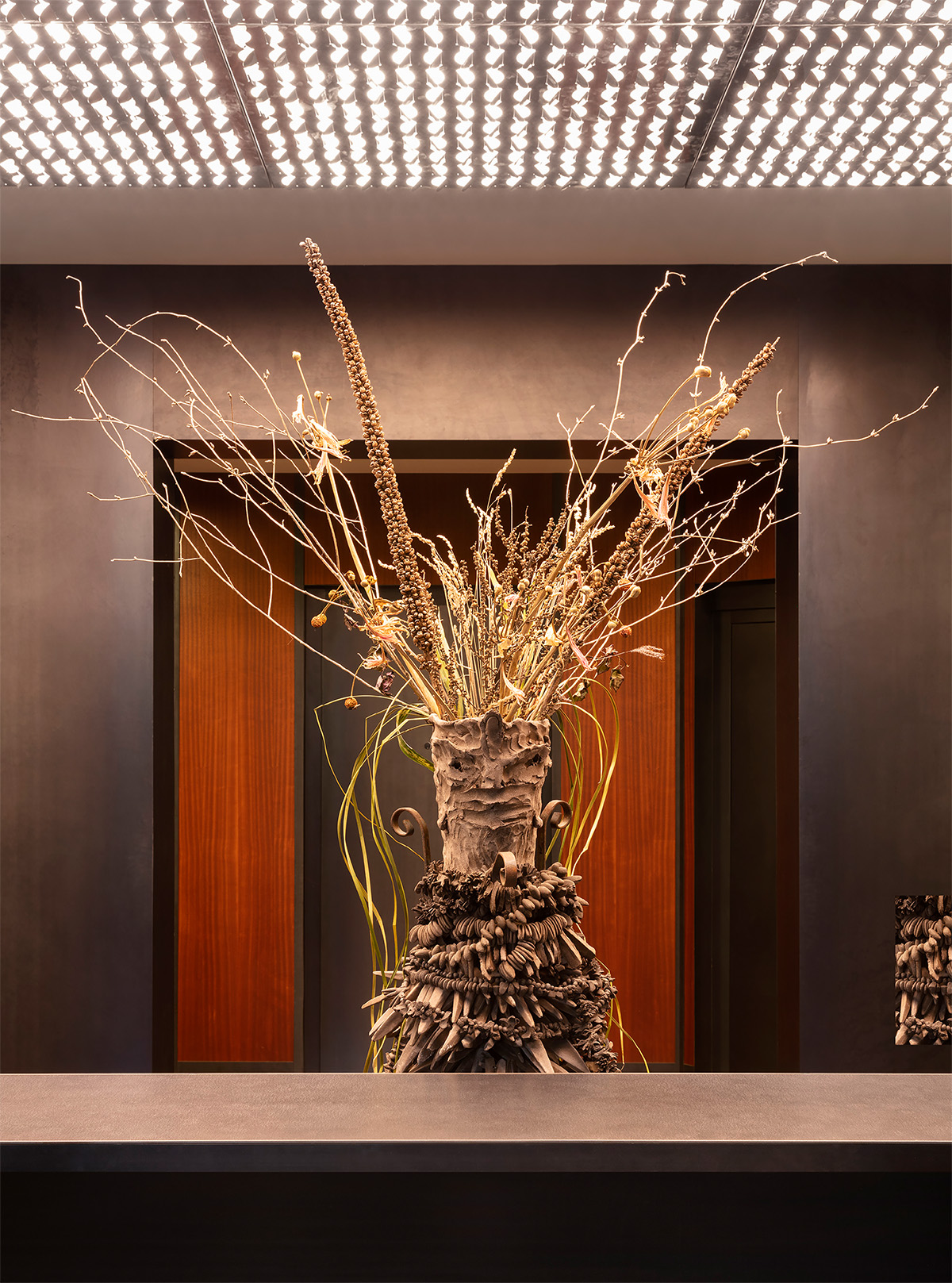 Chiara Camoni Sister #03 2021 terracotta policroma, ferro 210 × 75 × 80 cm unica